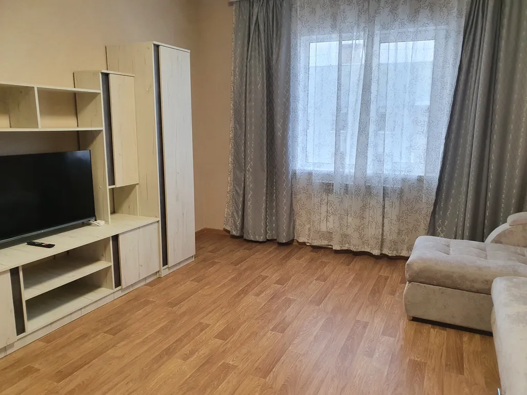 Просторная светлая квартира — аренда посуточно в Старая Русса