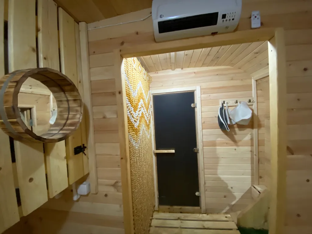 Дом Шилтон Виладж с бассейном, баней и джакузи