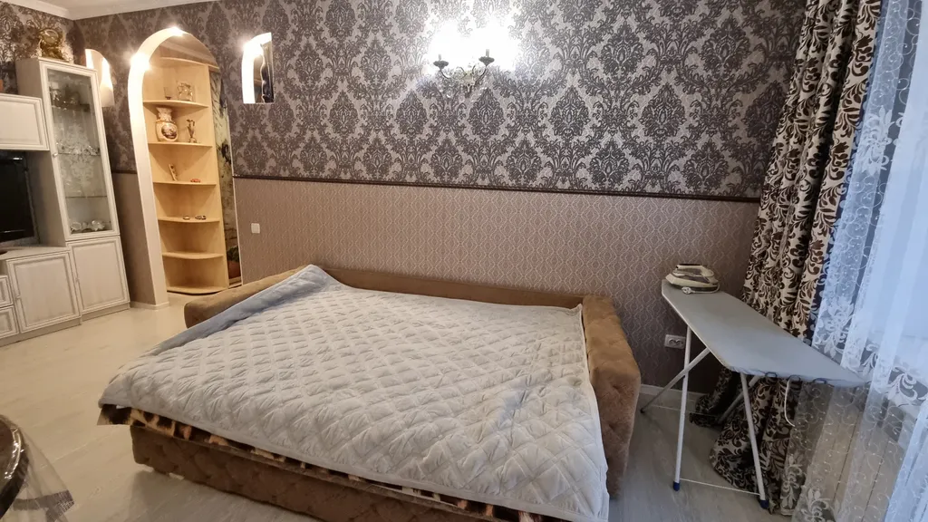 Коттедж с шикарной видовой террасой и шезлонгами