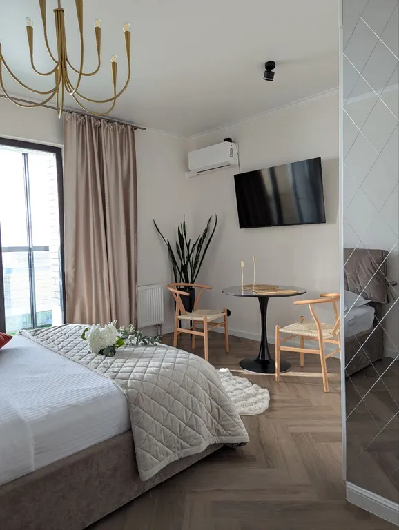 Студия с панорамным окном, видом на Северные закаты, Чумаровка 2 минуты