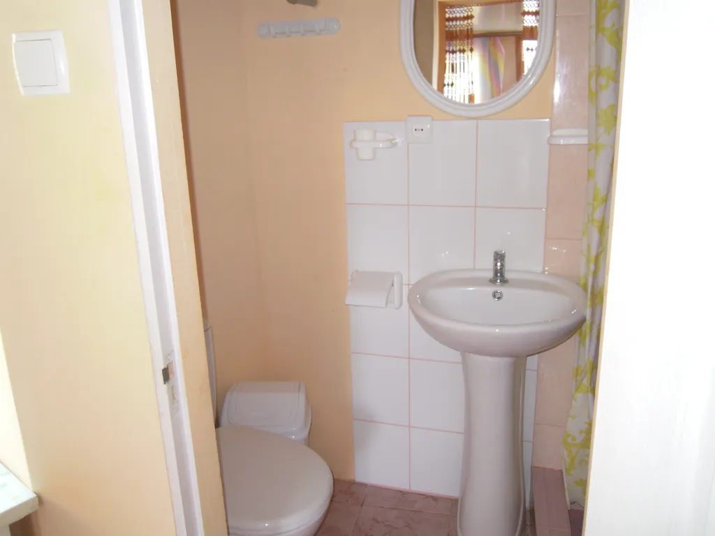 Квартира Квартира Отдельный однокомнатный домик с кухней, санузлом и двориком с беседко — Судак