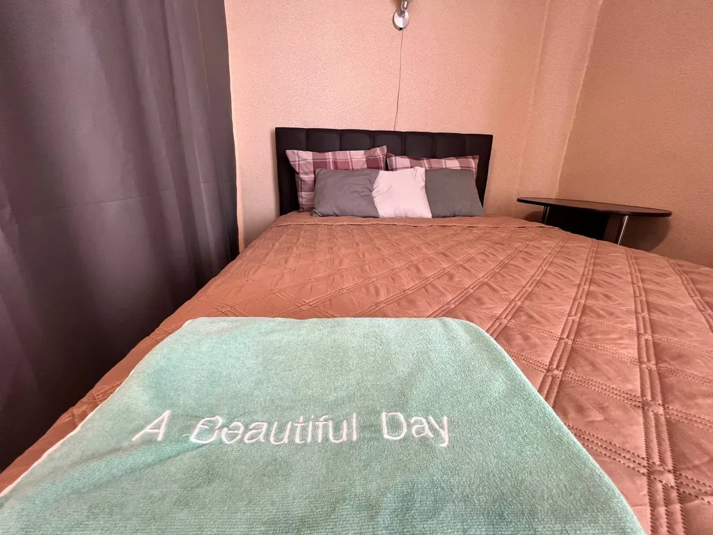 Квартира Уютная светлая студия, центр, ТЦ Вояж, парковка, кафе, аквапарк источник — Тюмень