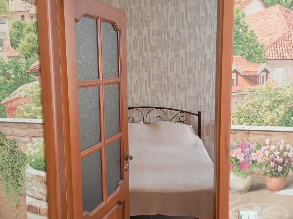 Двухкомнатная квартира с большой видовой террасой, отдельным входом