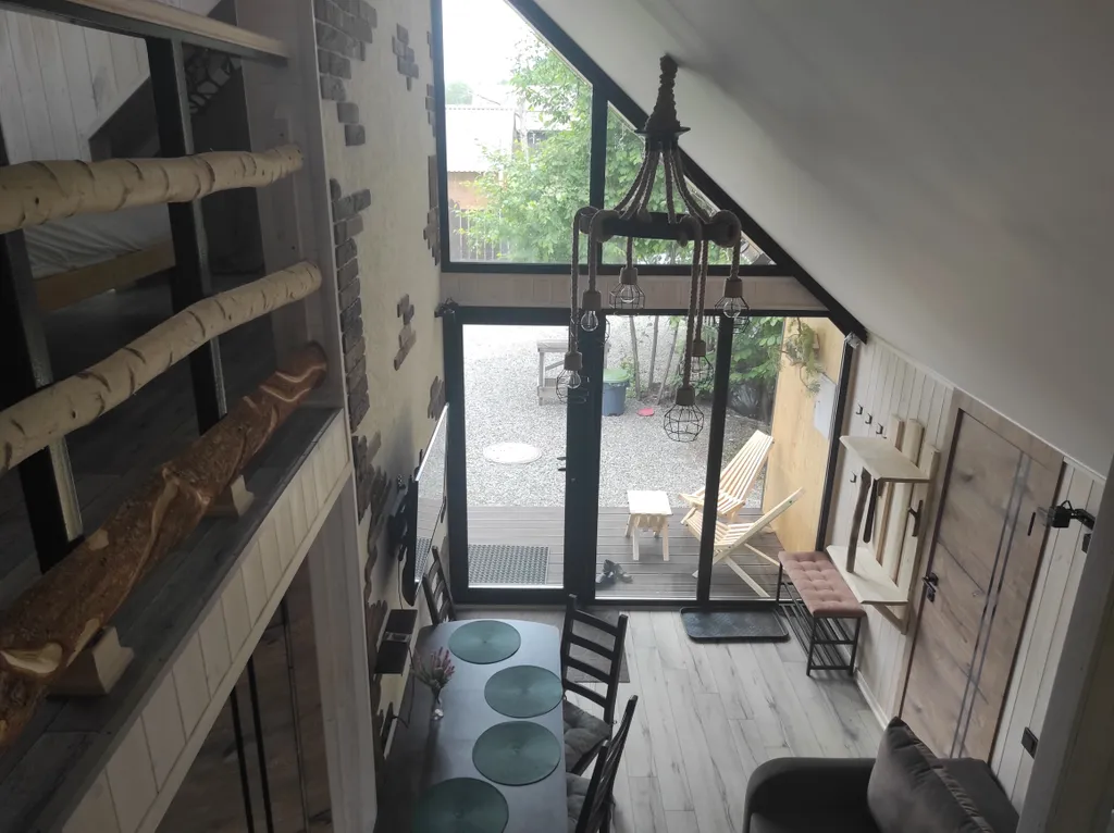 Биг-Лодж с панорамными окнами на Алтае