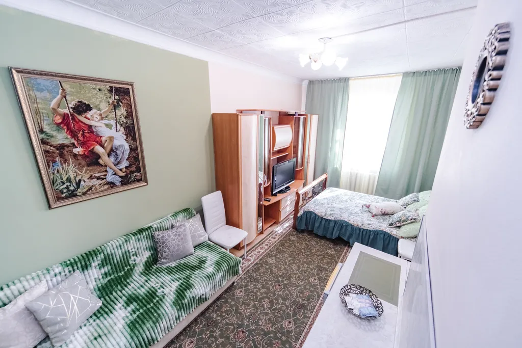 Солнечная комната-студия рядом с Театром драммы