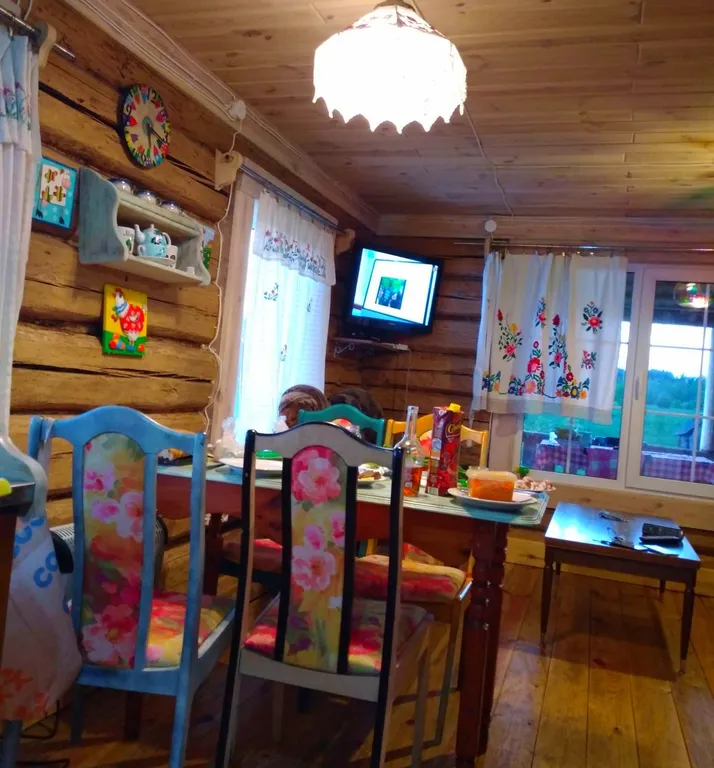 Милый дом на берегу озера