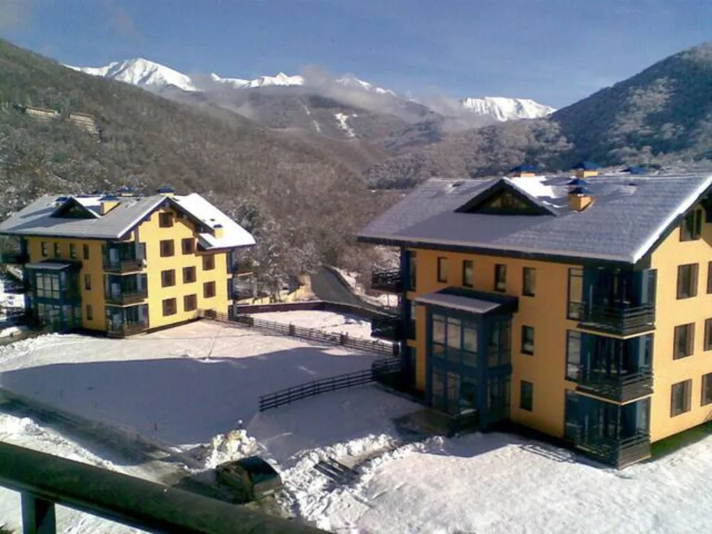 Квартира с балконом с видом на горы