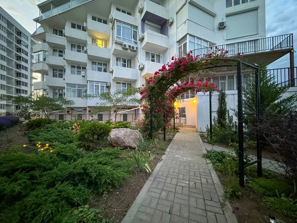 Дизайнерская студия в 20 метрах от пляжа