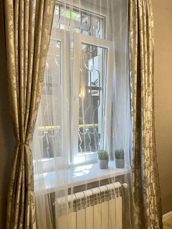 Дизайнерская квартира с бассейном и выделенной спальней