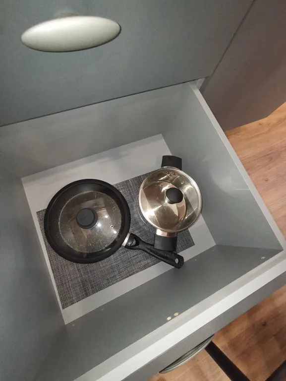 Стильная современная студия с дизайнерским ремонтом