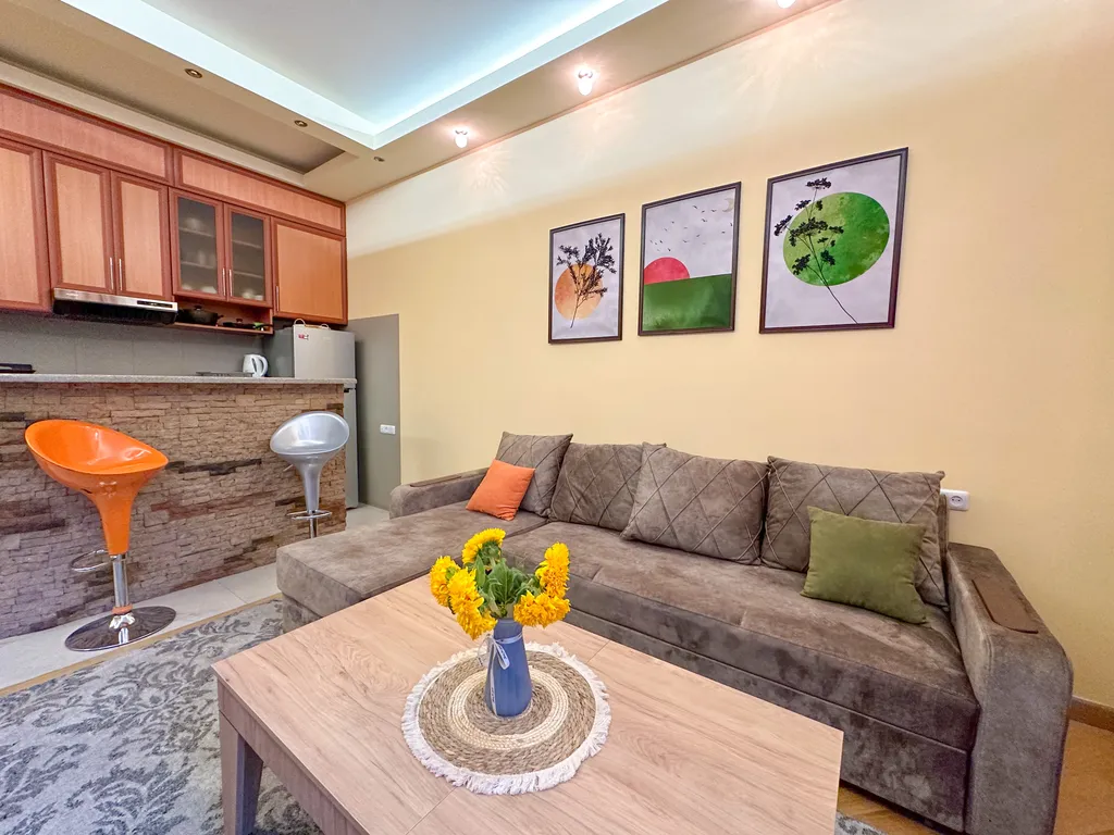 В центре под рукой все событие