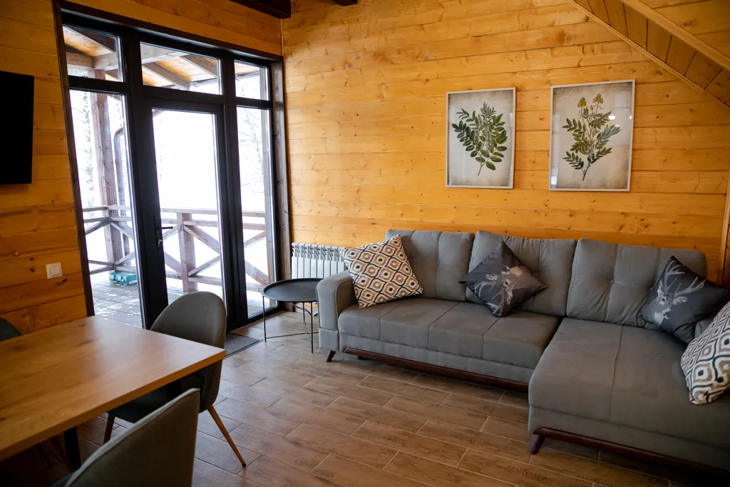 Дом на берегу озера