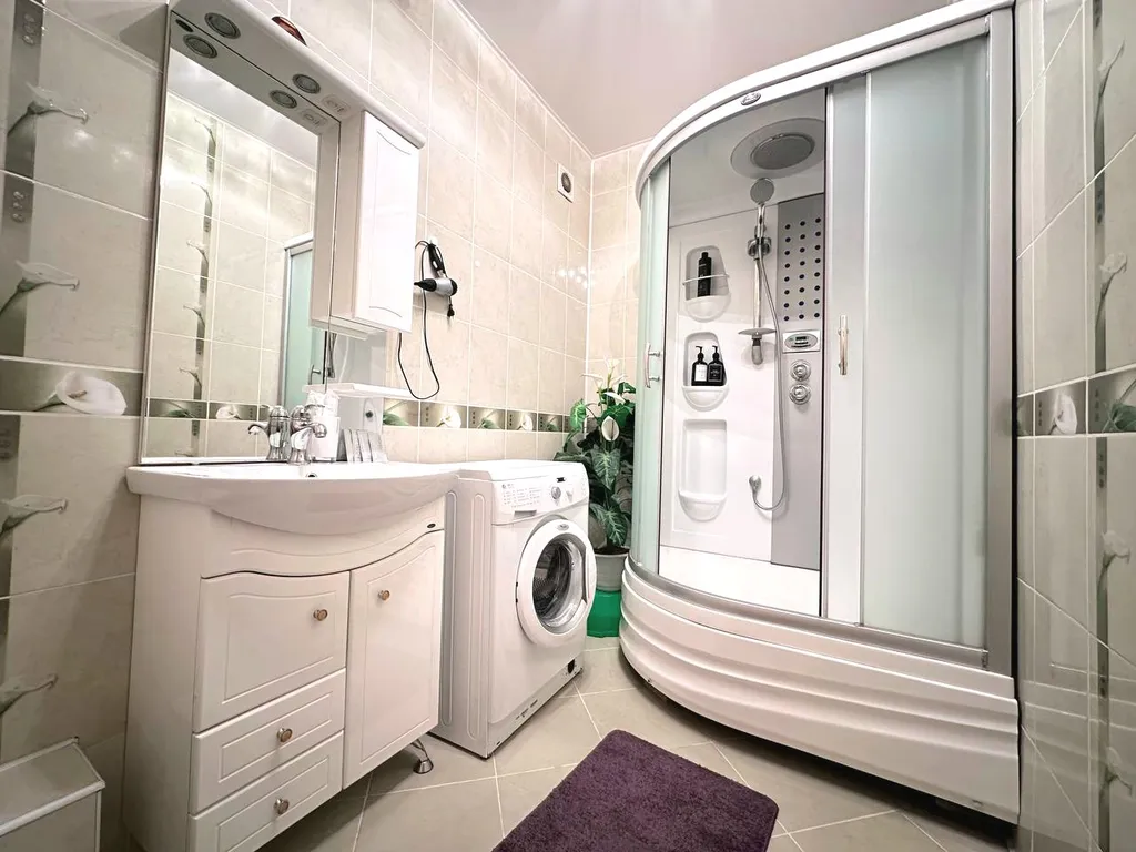 2-комнатная квартира на Молодежном рядом с Ледовой ареной