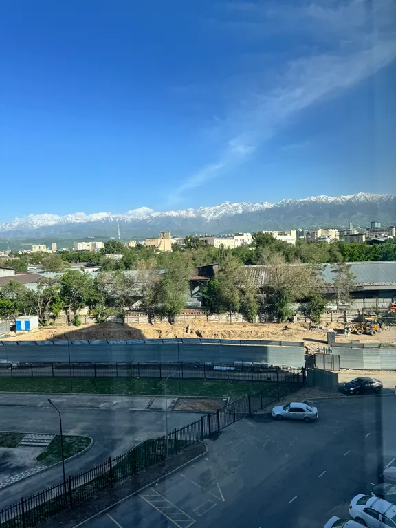 Новая квартира в центре города с видом на горы