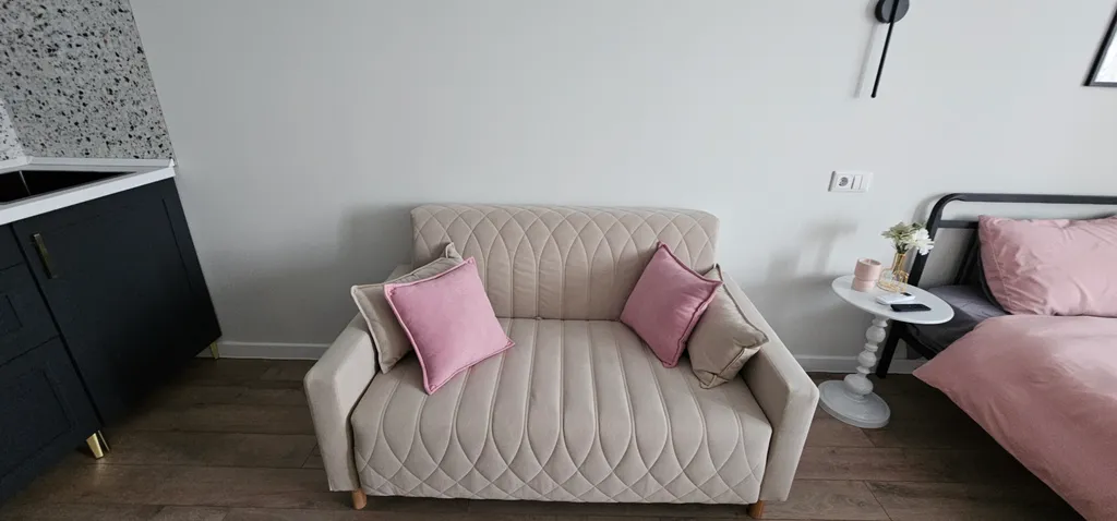 Современная студия с видом на лес