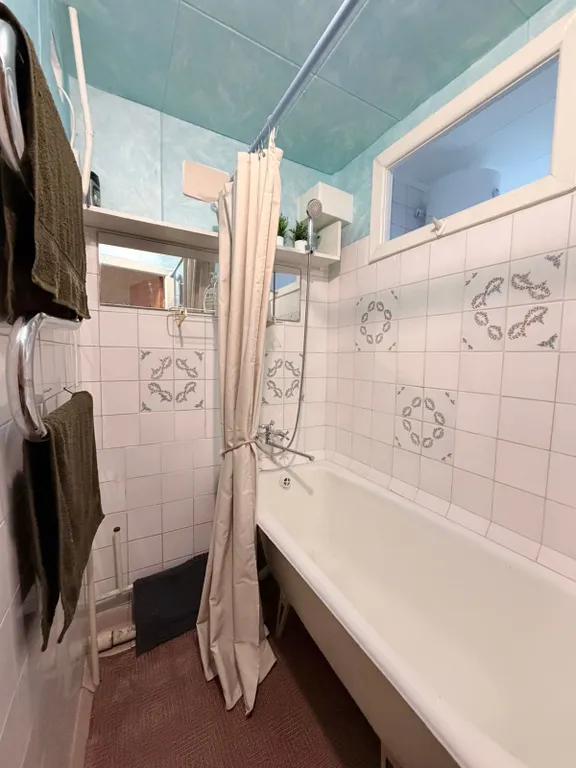 Свободна! Двухкомнатная квартира для спокойного отдыха в центре города