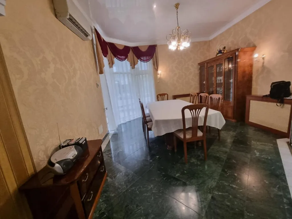 Вилла с бассейном и видом на море