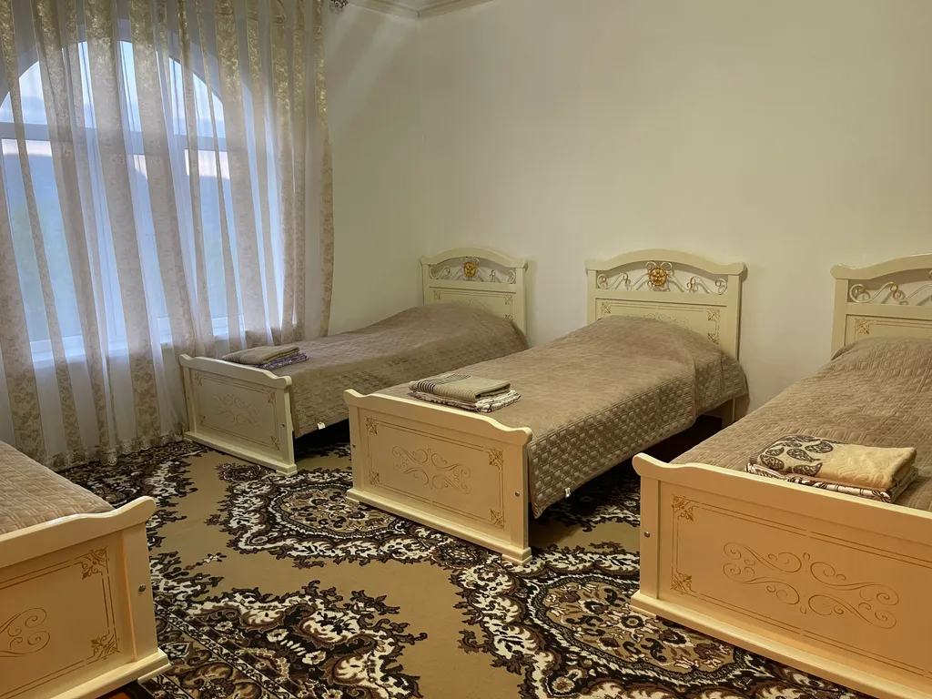 Гостевой домик Ругуджа с террасой и видом на горы и лес