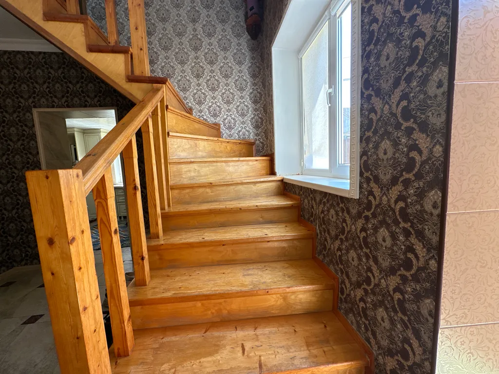 Частный дом с беседкой