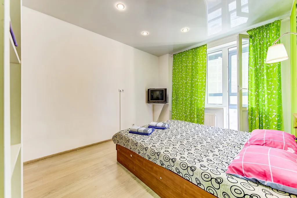 У метро Девяткино, 3 минуты пешком от метро