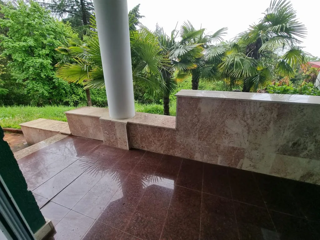 Вилла с бассейном и видом на море