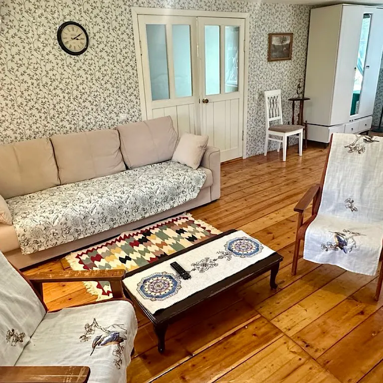 Домик в лотосах (Основной дом)