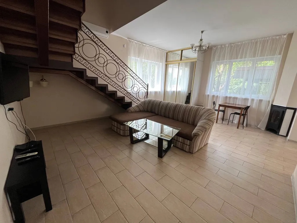 Коттедж Дом для отдыха б — Виноградное