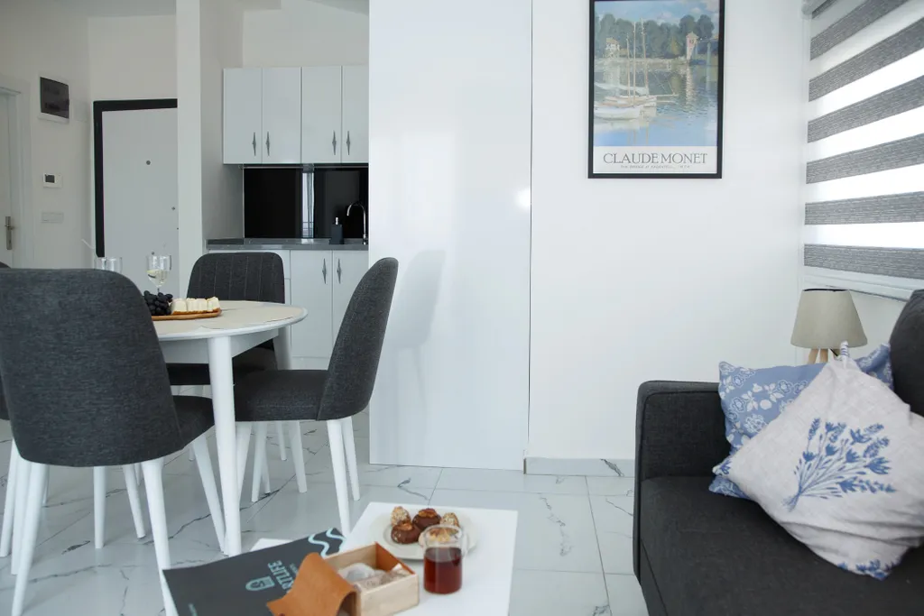 Стильные апартаменты с видом на море