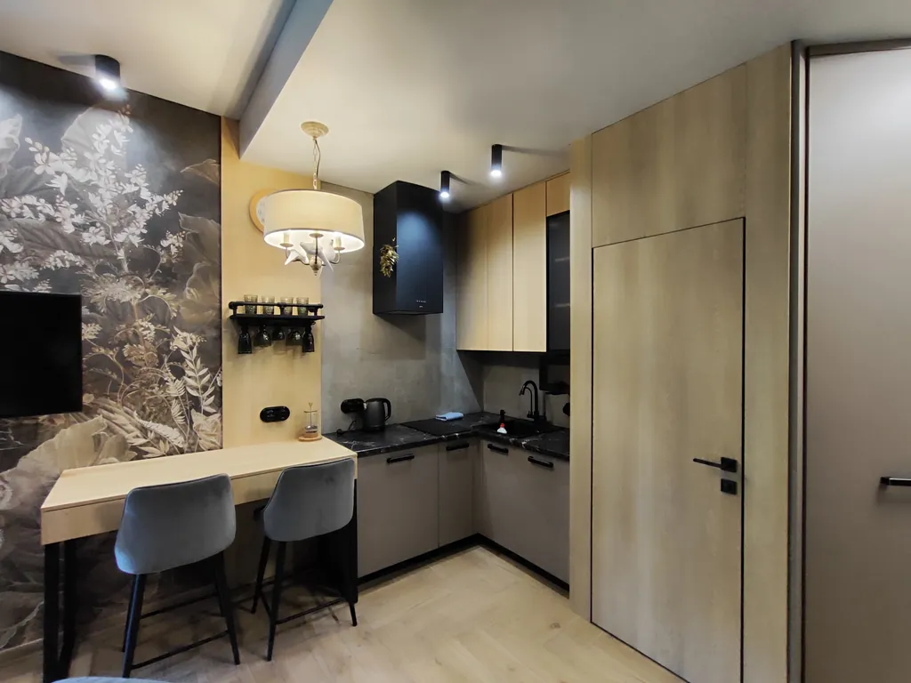 Дизайнерская студия с балконом