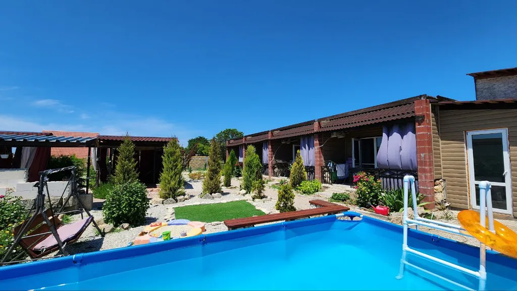 Квартира Уютная студия с видом на озеро — аренда посуточно в Оленевка