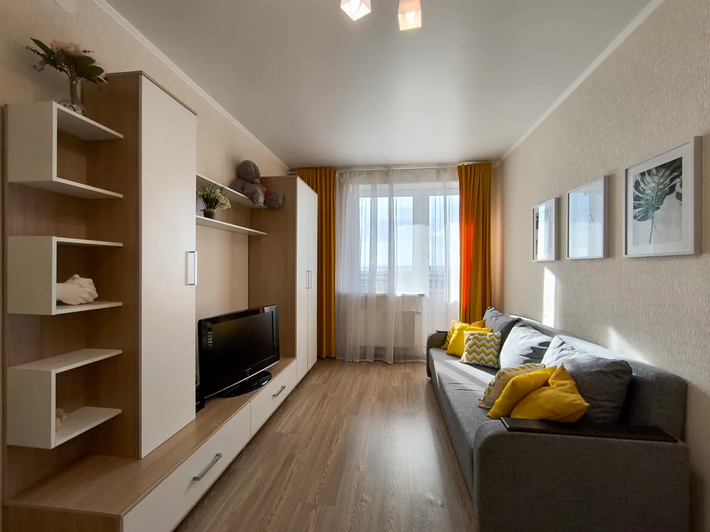 Видовая, с террасой, однокомнатная квартира возле РКБ