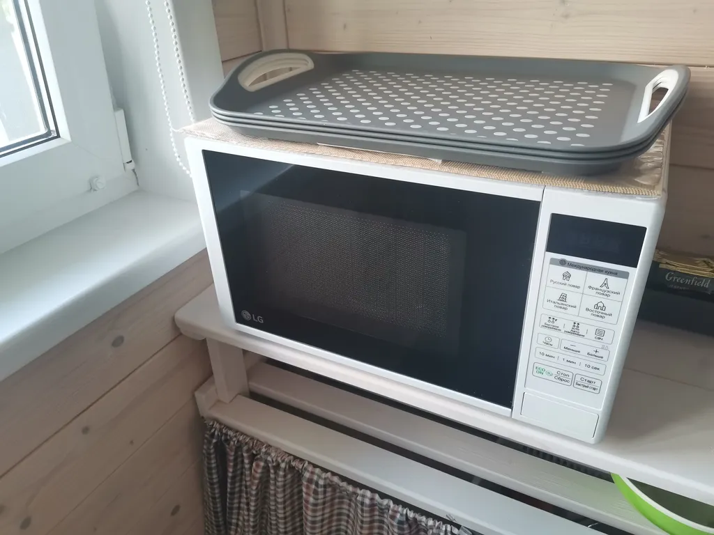 Дом с садом между лесом и рекой