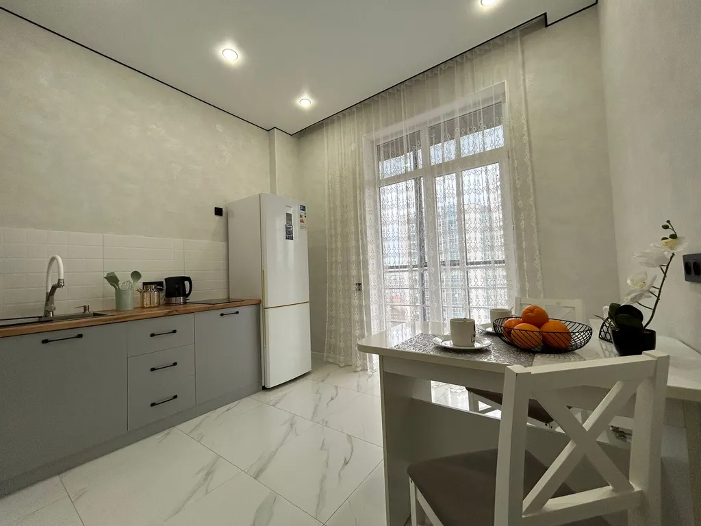 1-комнатная квартира возле Посольства США и Дворца Мира и Согласия