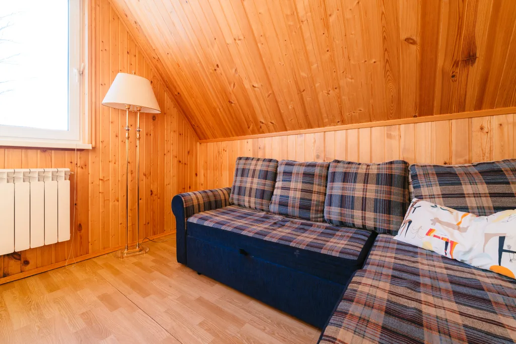 Дом на пруду с камином и караоке