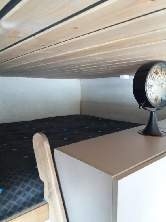 Уютный домик-студия на склоне холма у реки