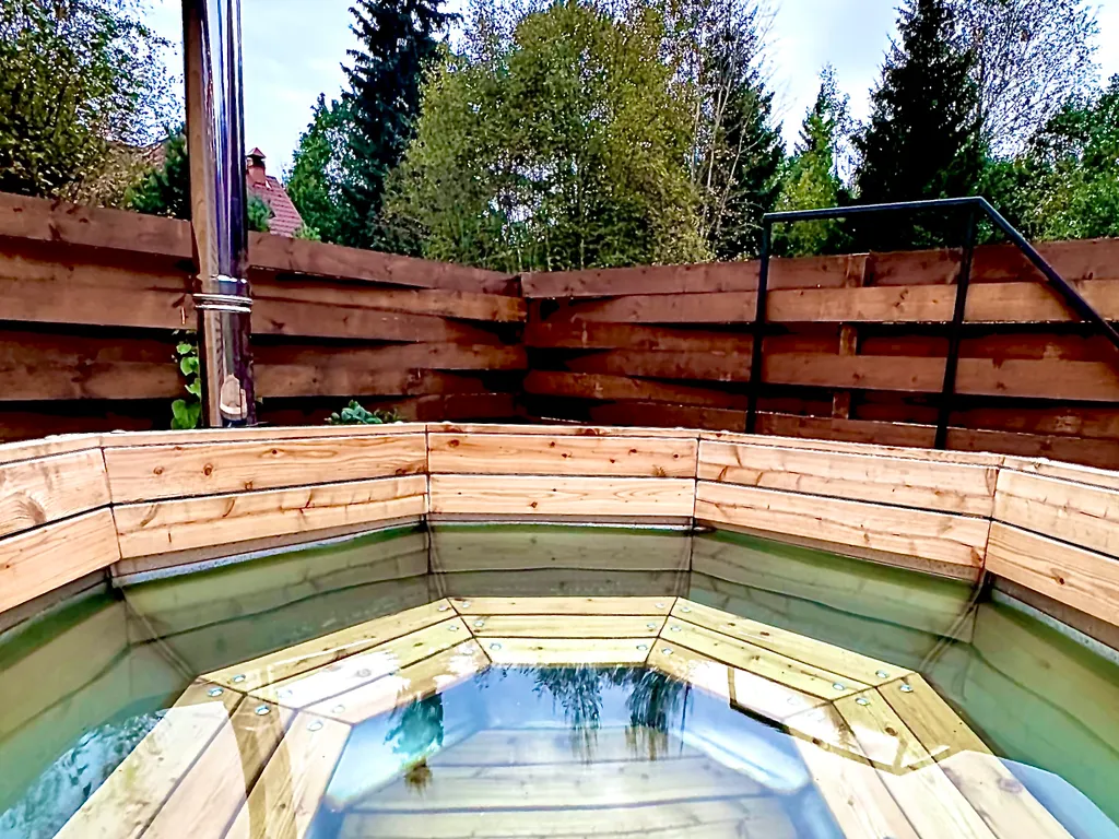 Коттедж Дача с дровяным камином, финской сауной, банным чаном фурако — Исаково