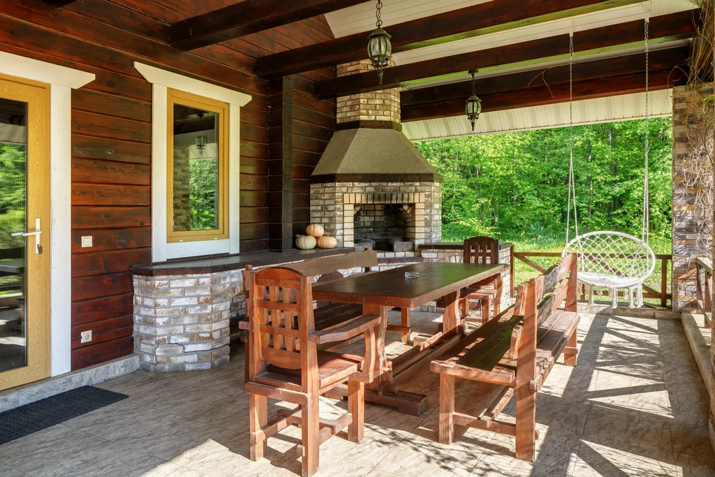 Дом с баней на лесной опушке