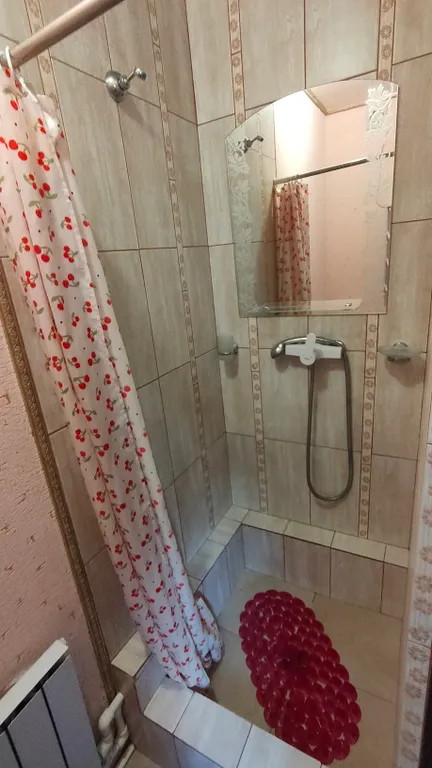 Коттедж Семейный домик с отдельным входом — Кучугуры