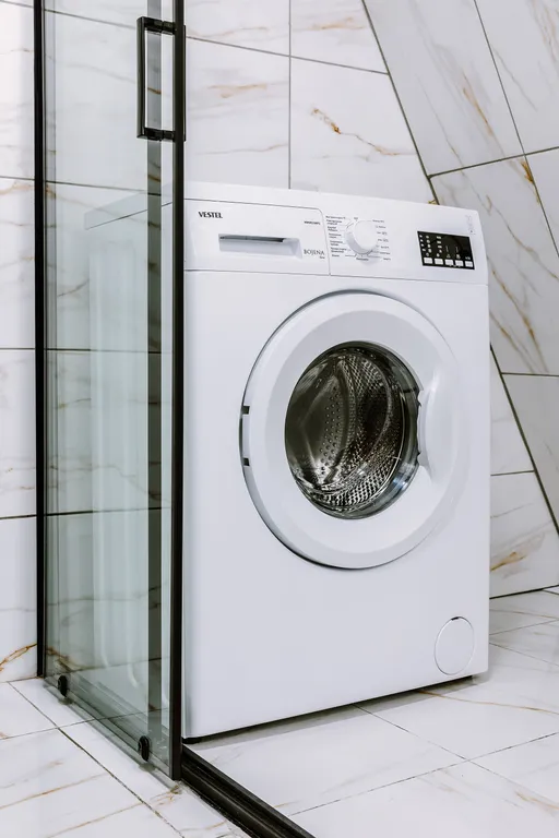 Коттедж с бассейном в лесу