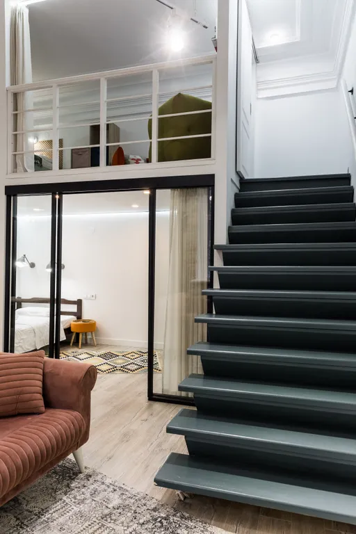 Трехуровневая квартира в историческом доме в центре города