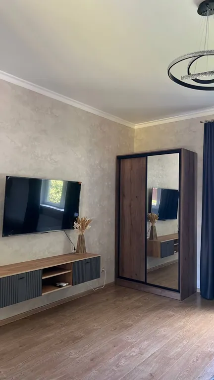 Дом в лесу с теплым бассейном и баней