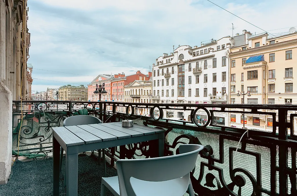 Апapтаменты с новым дизайнeрcким рeмонтом, пaнopамным видом на Невcкий