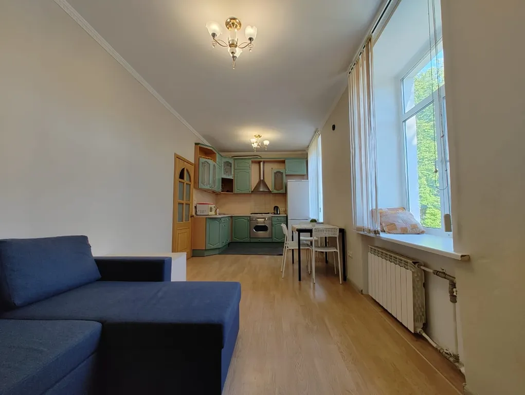 Квартира Квартира Просторная евротрешка в сталинке. 4 отдельных кровати — Колпино