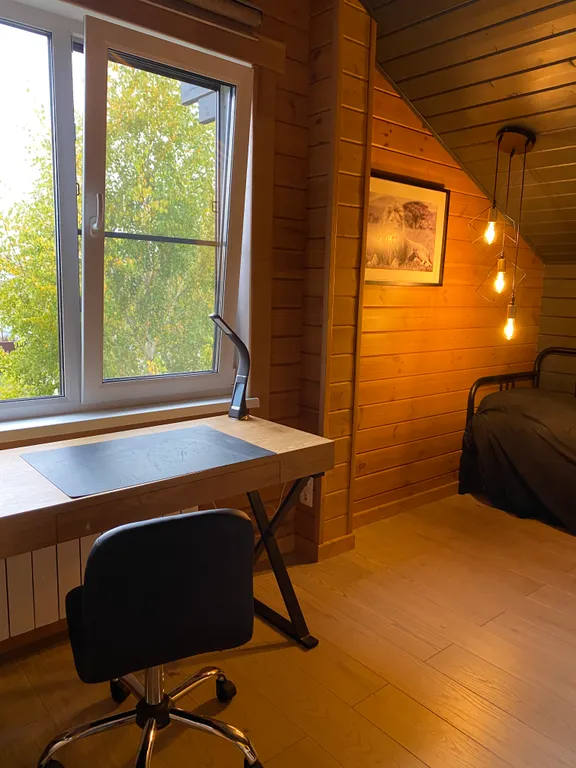 Загородный дом у леса с собственным прудом