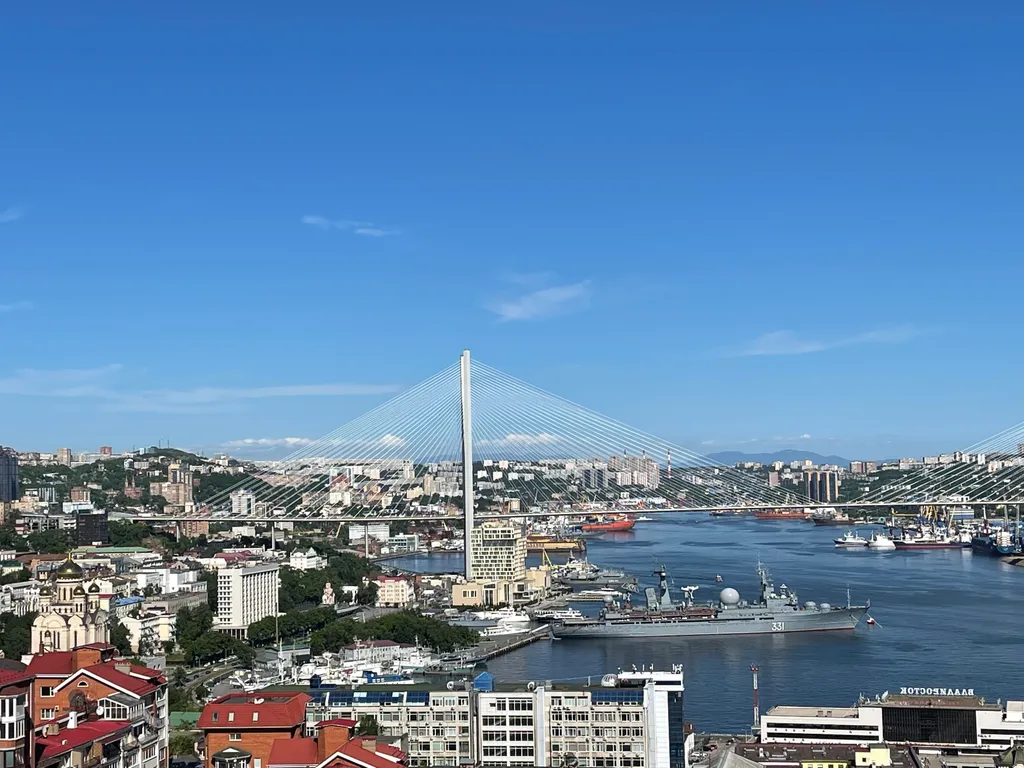 Апартамент люкс с видом на Золотой Мост и залив.