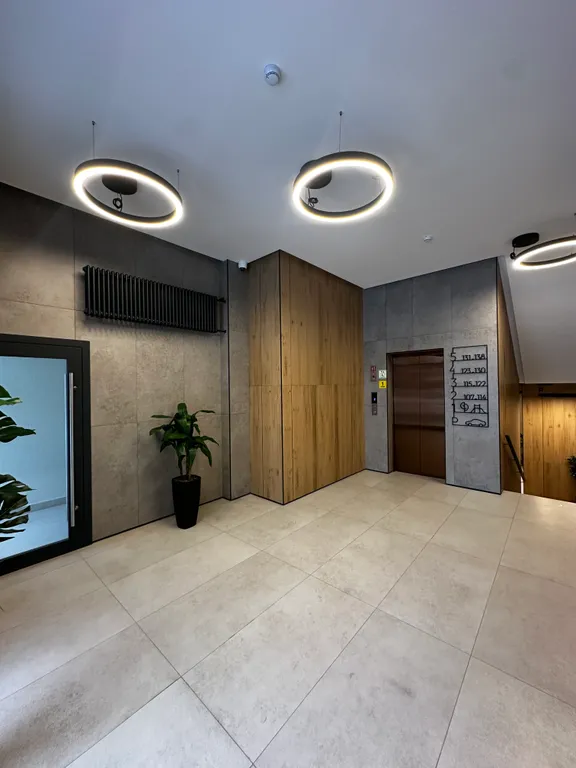 Умная квартира с дизайнерским ремонтом и тёплой парковой