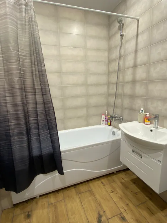 Красивая квартира в новом доме рядом с заездом в город