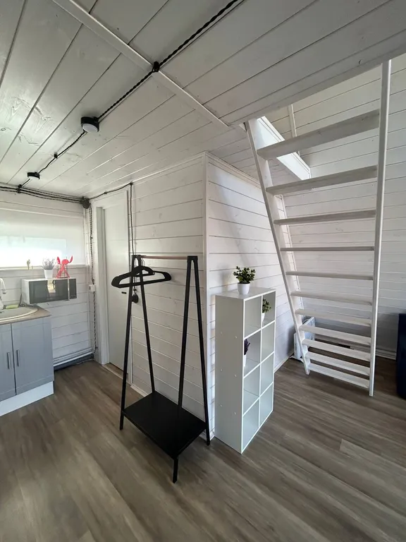 Уютный дом в стиле Афрейм в черте города