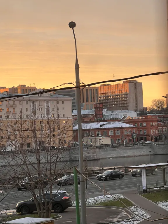 Квартира 4-комнатная Квартира — Москва