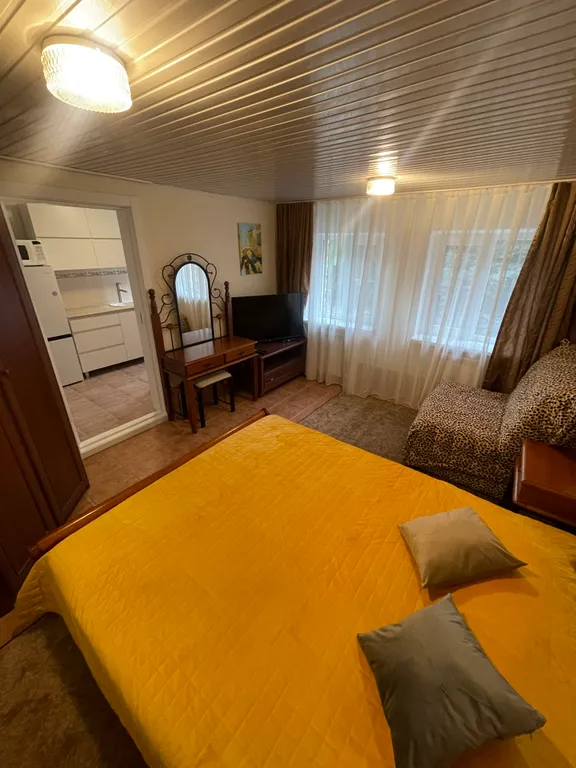 Коттедж Уютная студия с отдельным входом и кухней в центре Адлера — Сочи